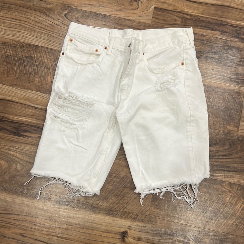 511 Levi white ripped shorts